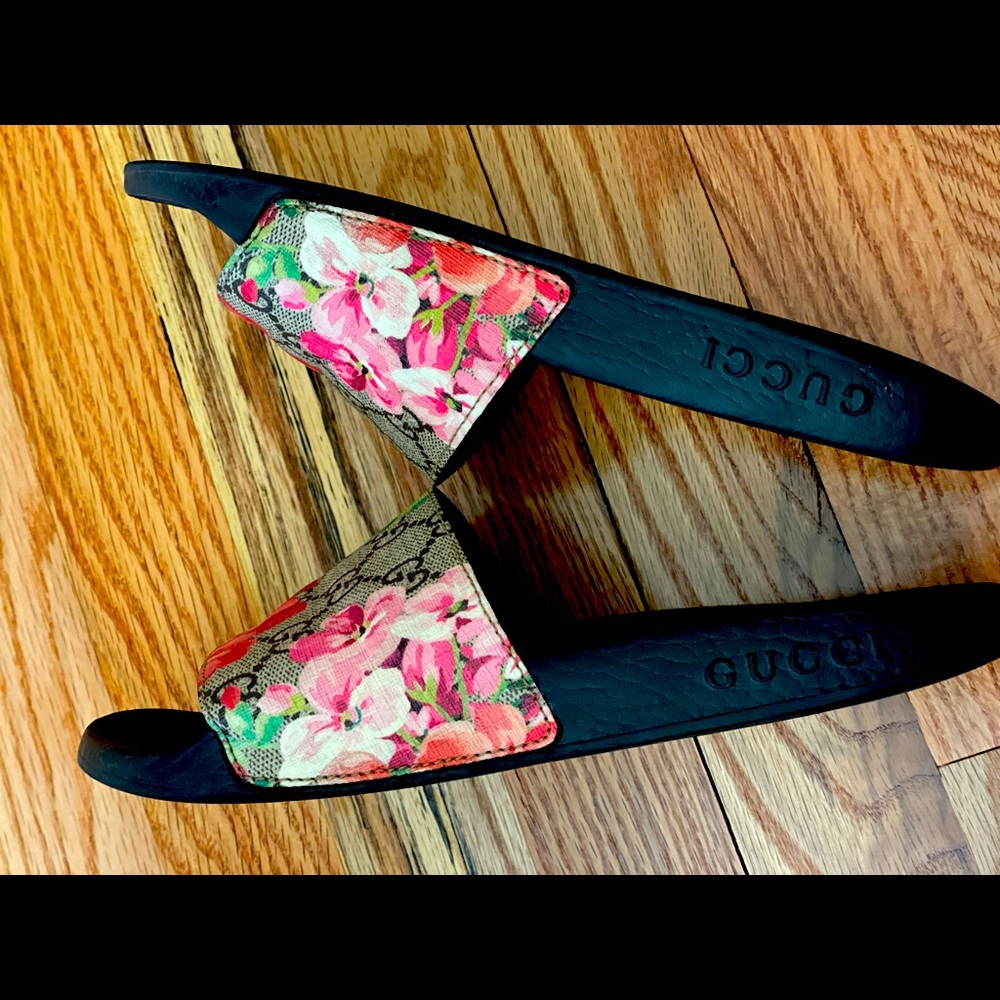 Gucci slides. Women US size 7.